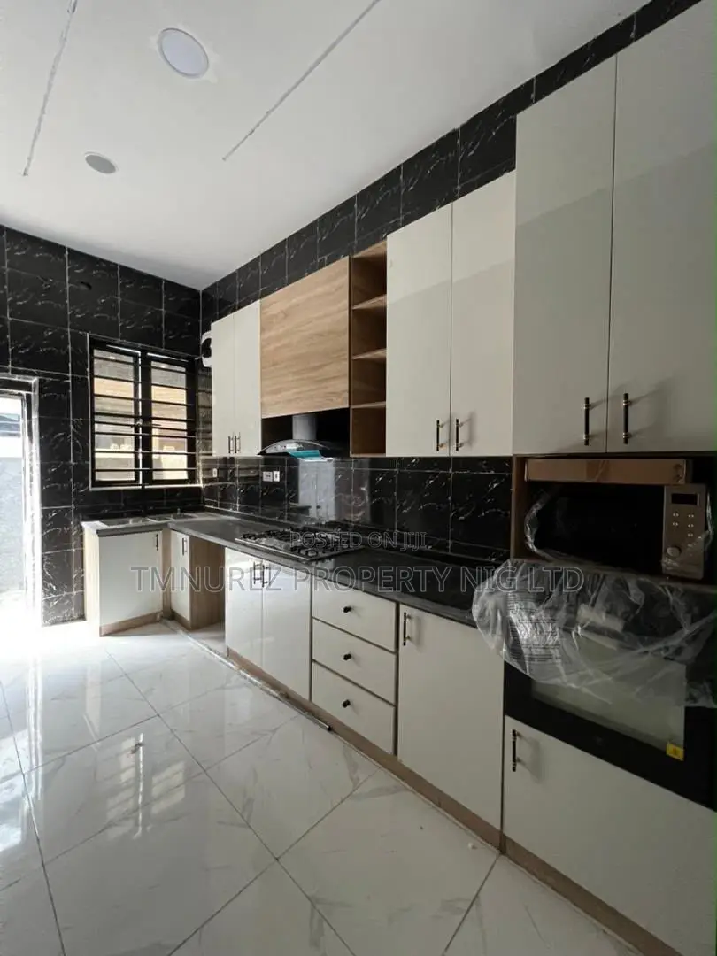 4bdrm Duplex in Ikota for rent