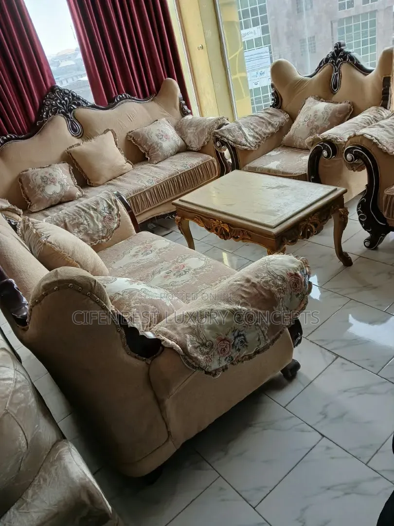 Royal Luxury Chinese Sofa Chair With Centre Table