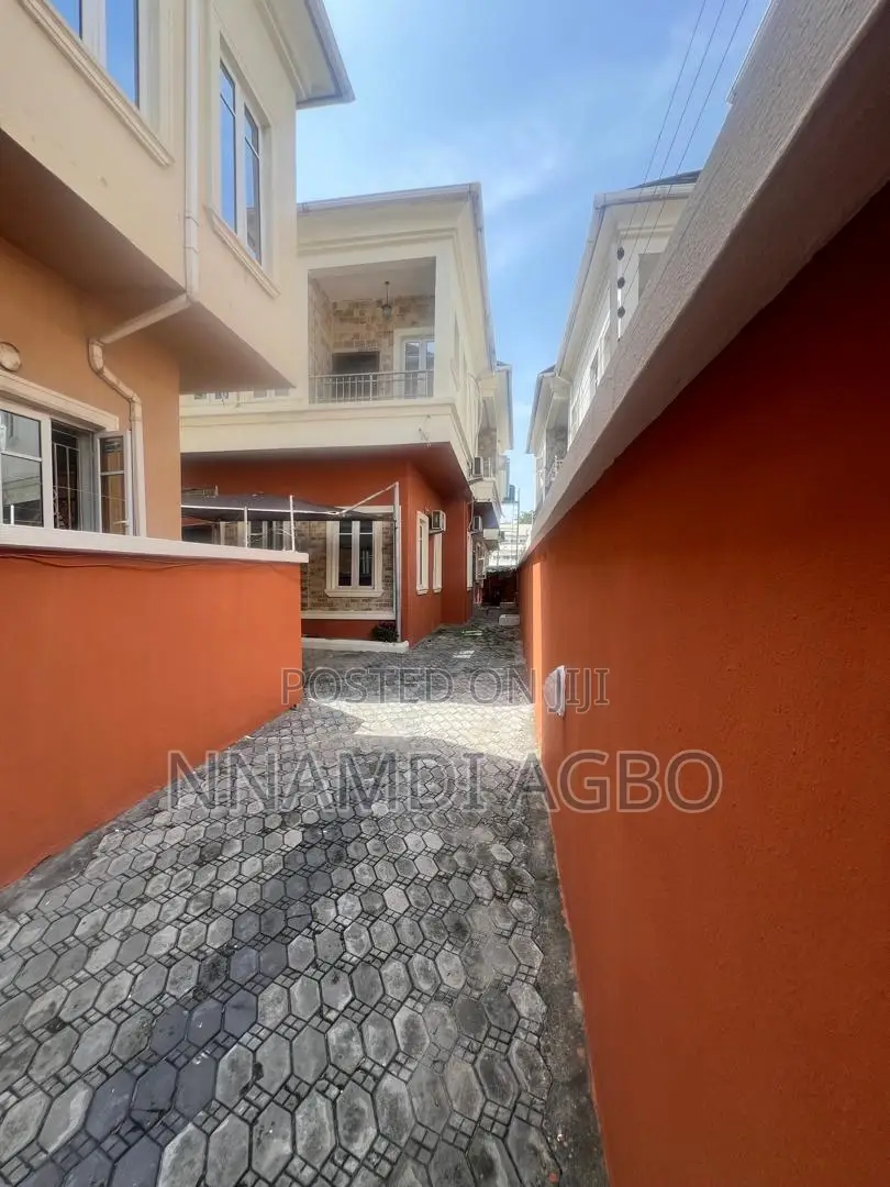 4bdrm Duplex in Chevron for rent