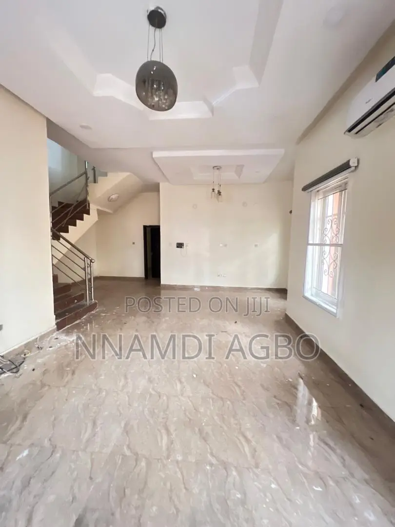 4bdrm Duplex in Chevron for rent