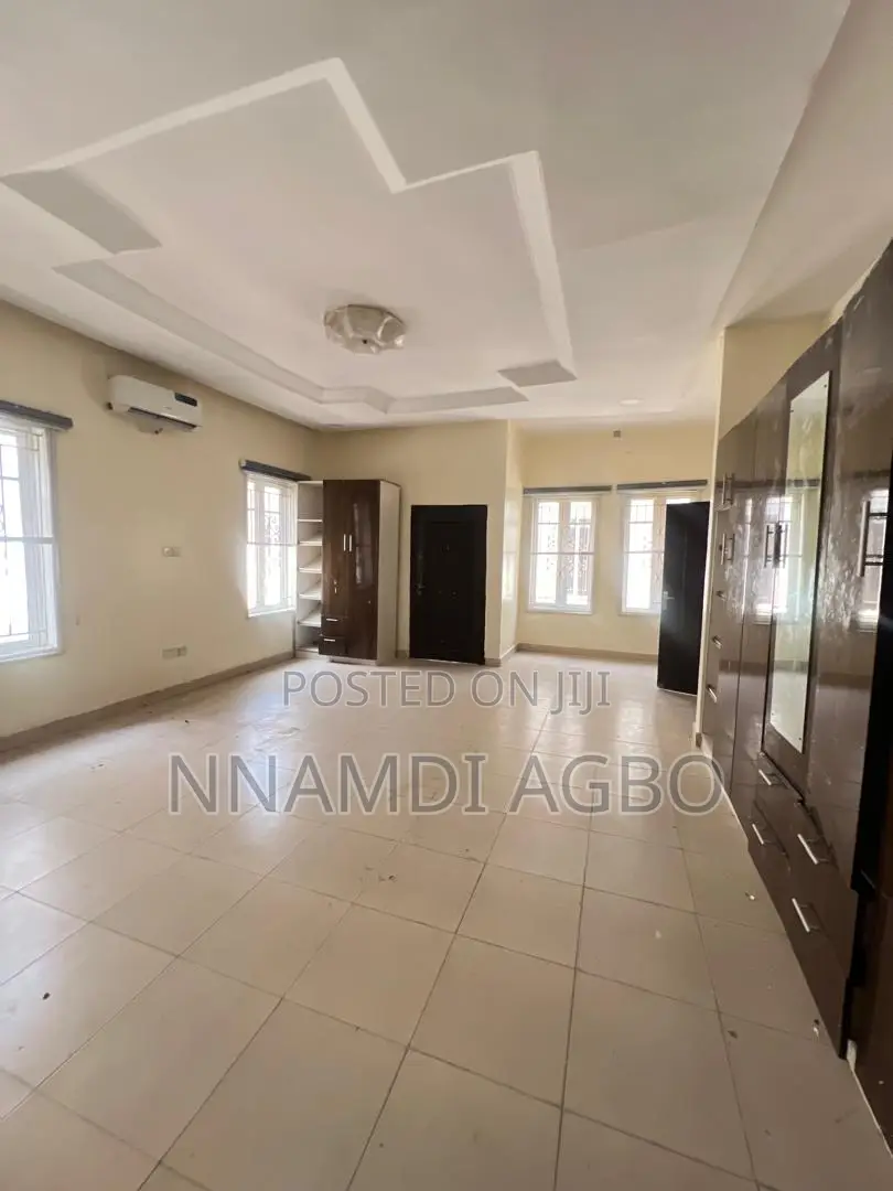 4bdrm Duplex in Chevron for rent