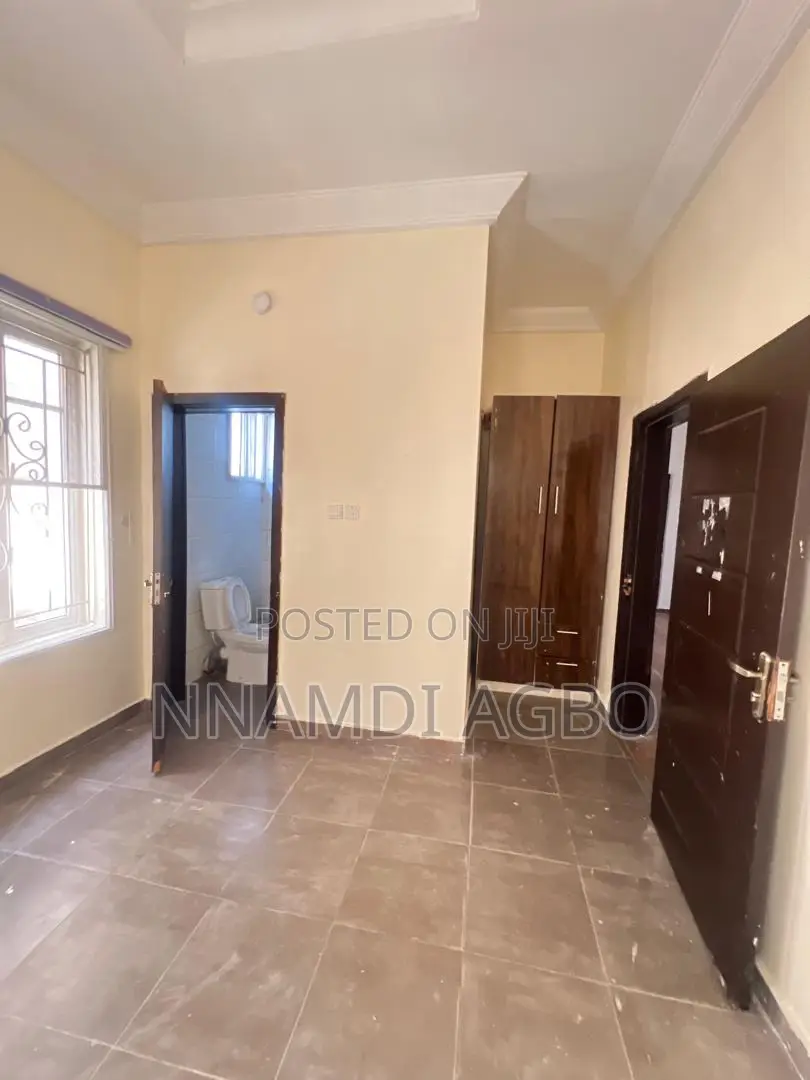 4bdrm Duplex in Chevron for rent