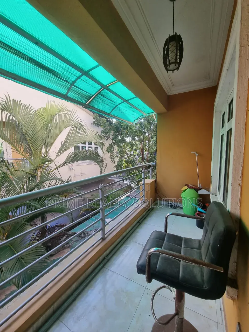 Mini Flat in Chevron for rent