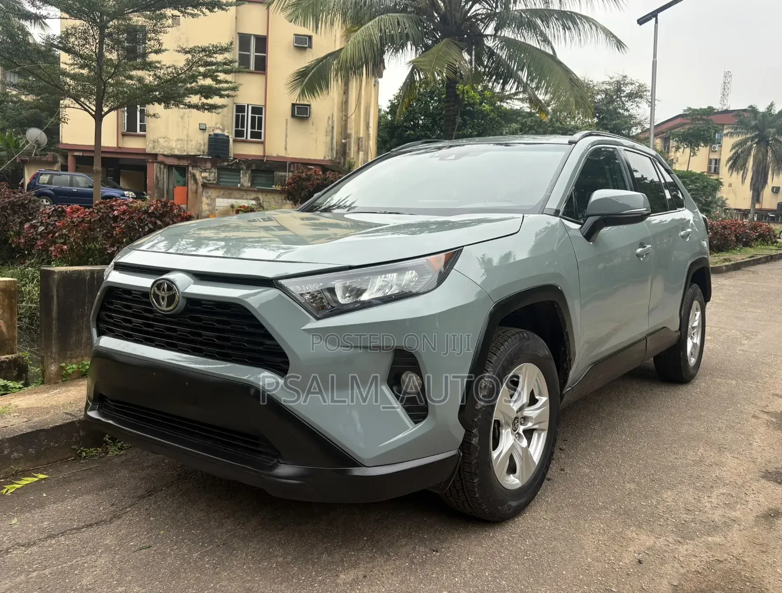 Toyota RAV4 XLE Premium 2021 Green