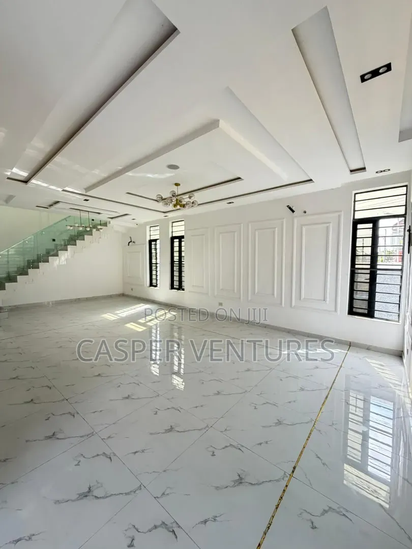 5bdrm Duplex in Osapa London for sale