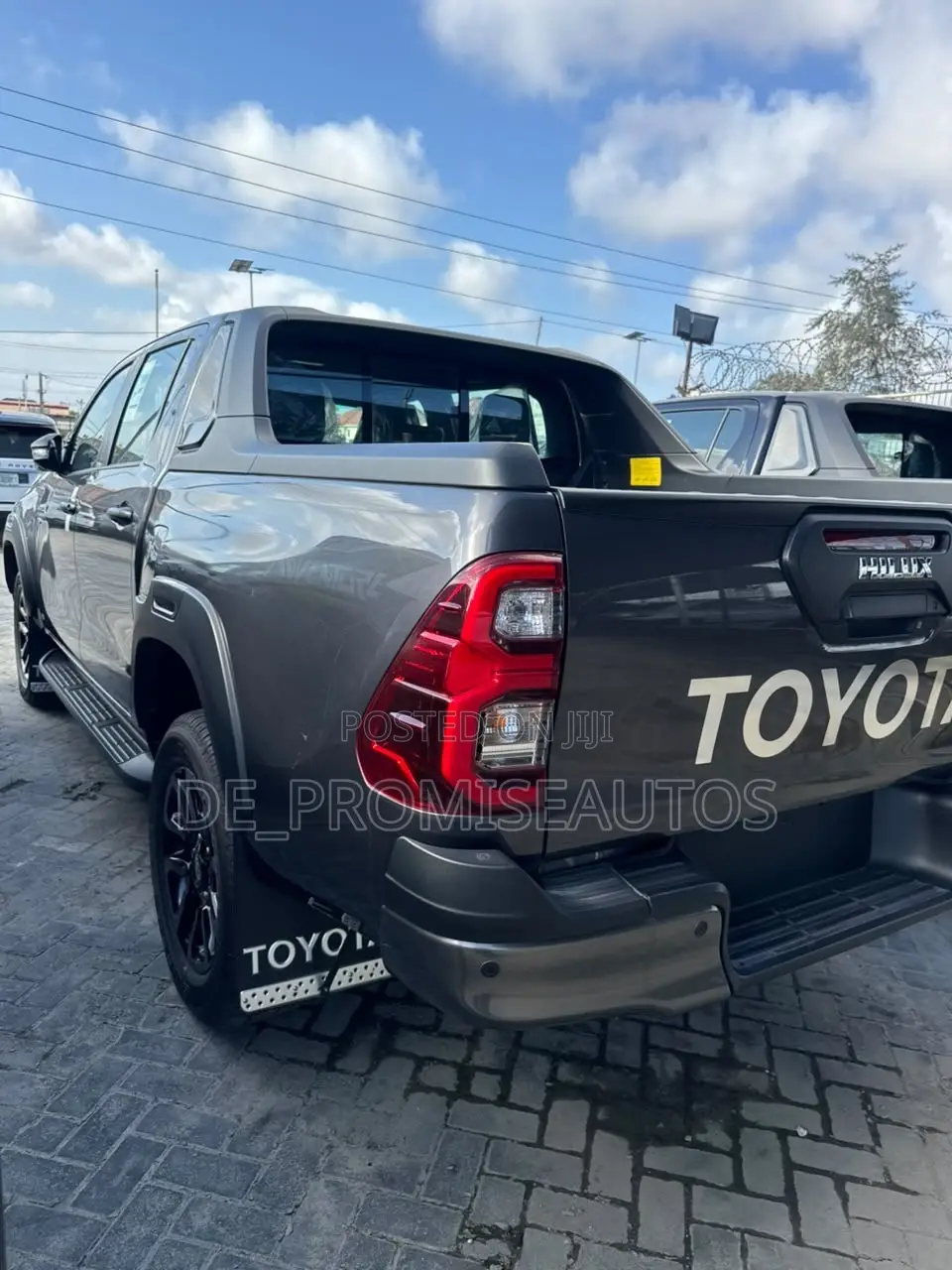 New Toyota Hilux 2025 Gray