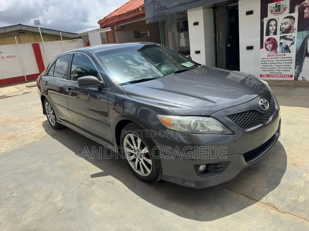 Toyota Camry SE V6 4dr Sedan (3.5L 6cyl 6AM) 2010 Gray