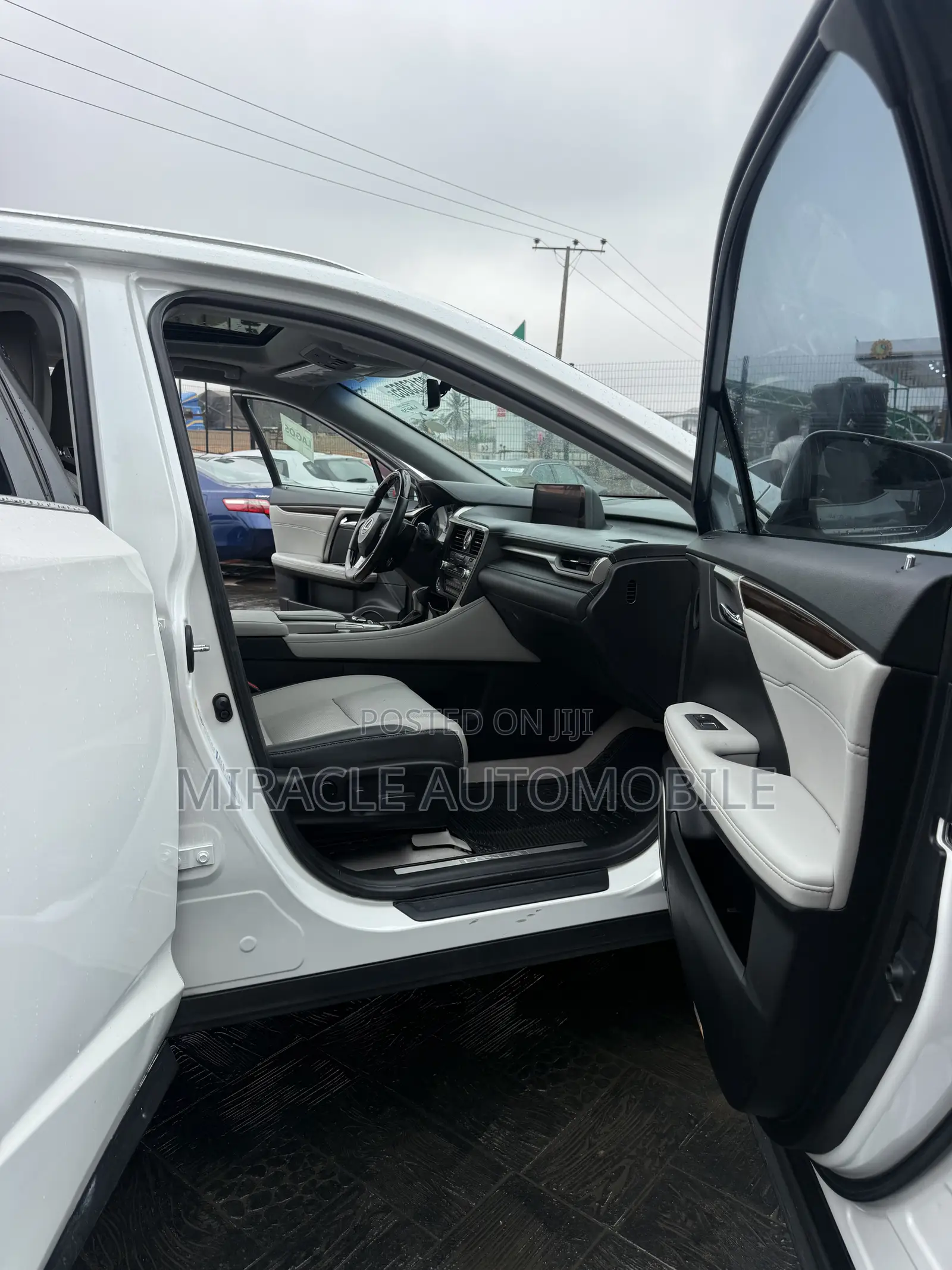 Lexus RX 350 FWD 2017 White