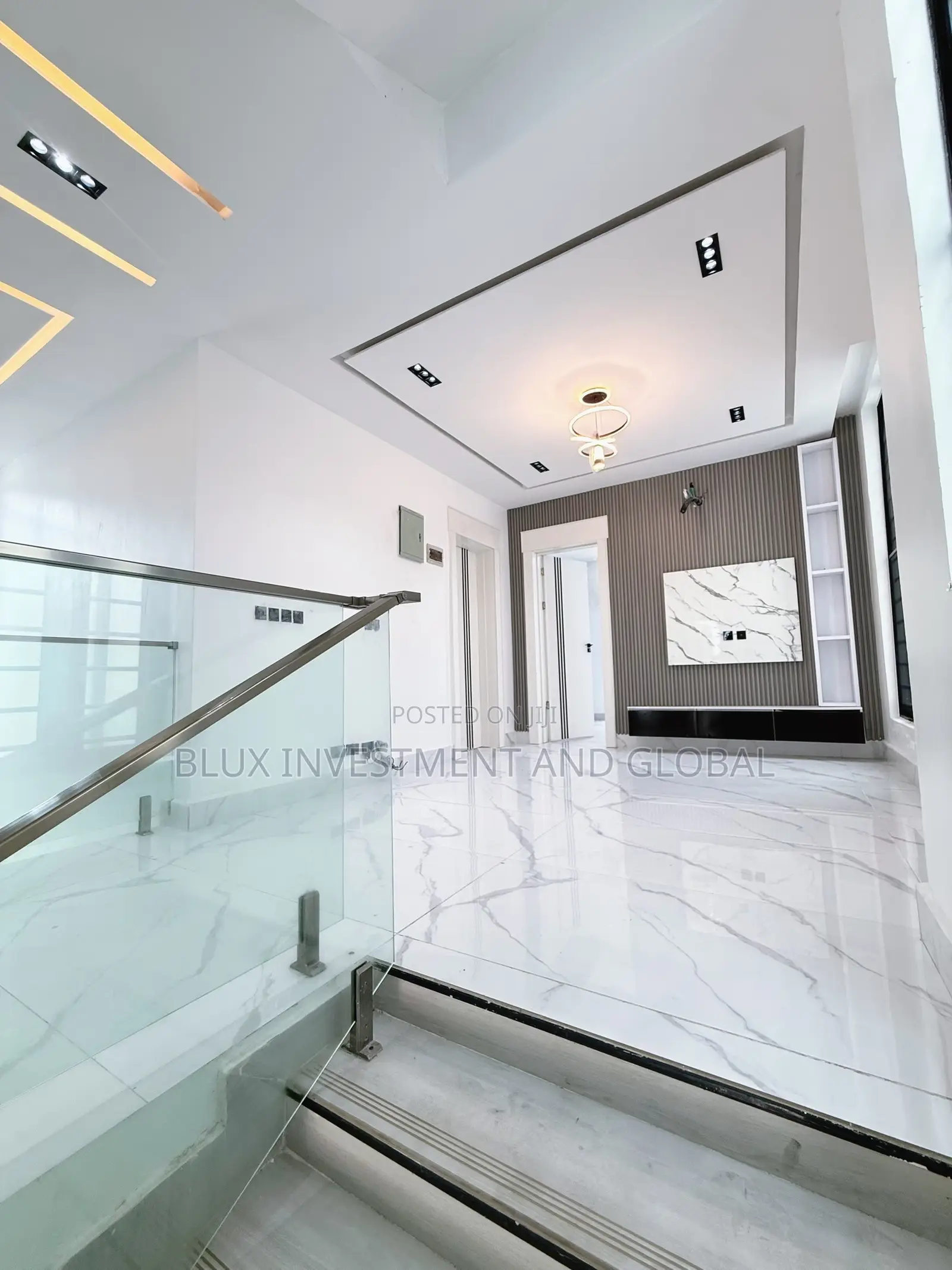 5bdrm Duplex in Second Tollgate for sale