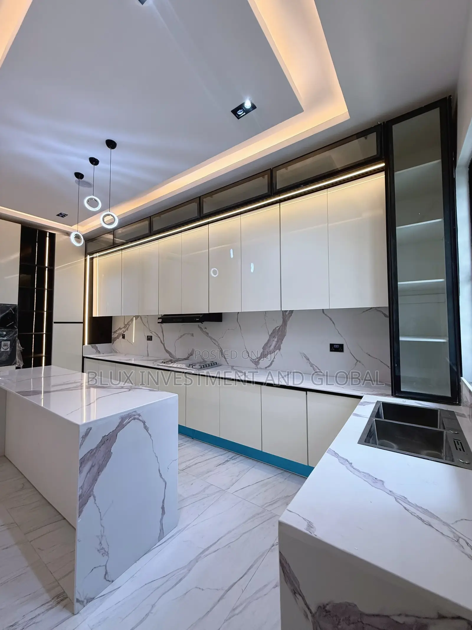 5bdrm Duplex in Second Tollgate for sale