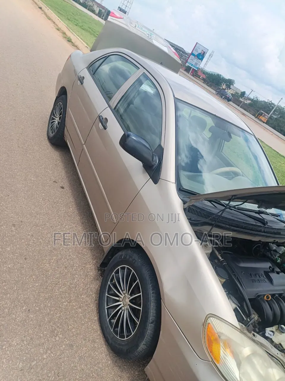 Toyota Corolla LE 4dr Sedan (1.8L 4cyl CVT) 2014 Gold