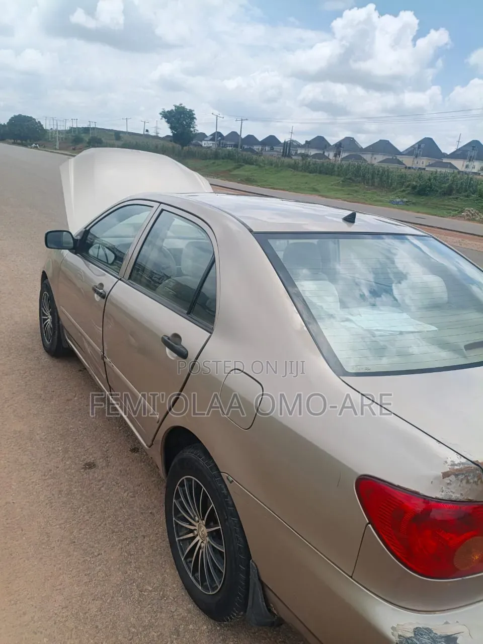 Toyota Corolla LE 4dr Sedan (1.8L 4cyl CVT) 2014 Gold