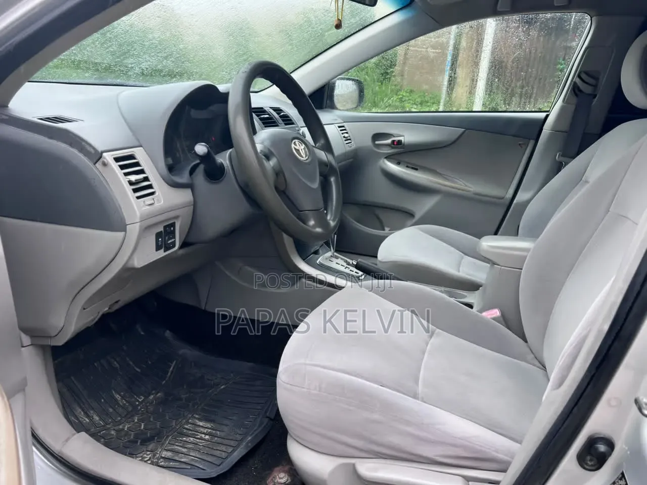 Toyota Corolla 2010 Silver