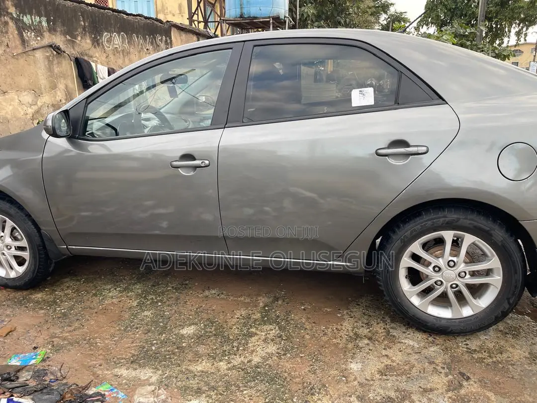 Kia Cerato 2012 Brown