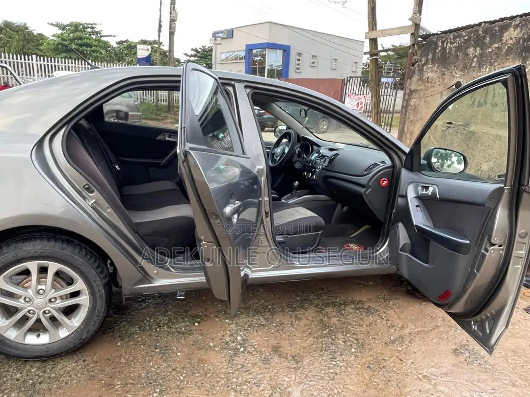 Kia Cerato 2012 Brown