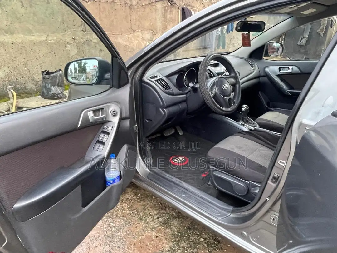 Kia Cerato 2012 Brown