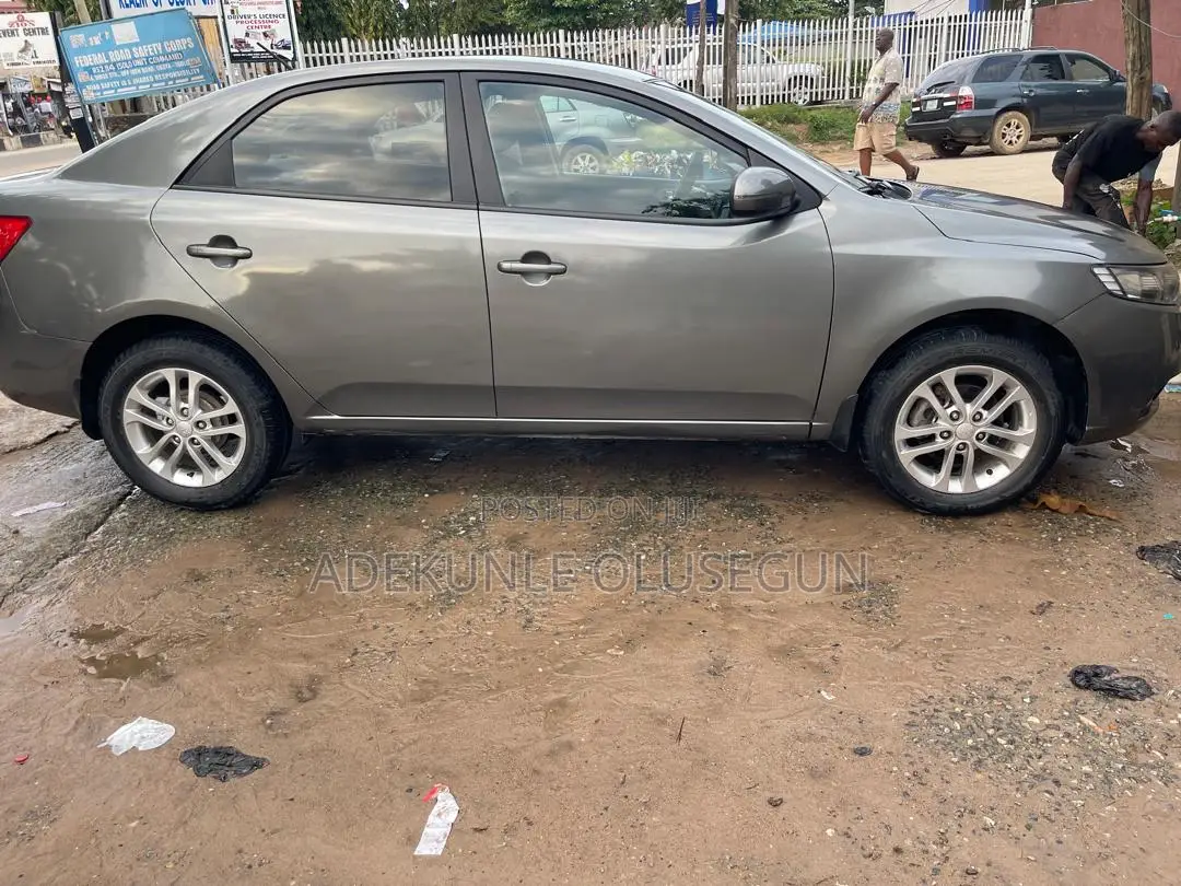 Kia Cerato 2012 Brown