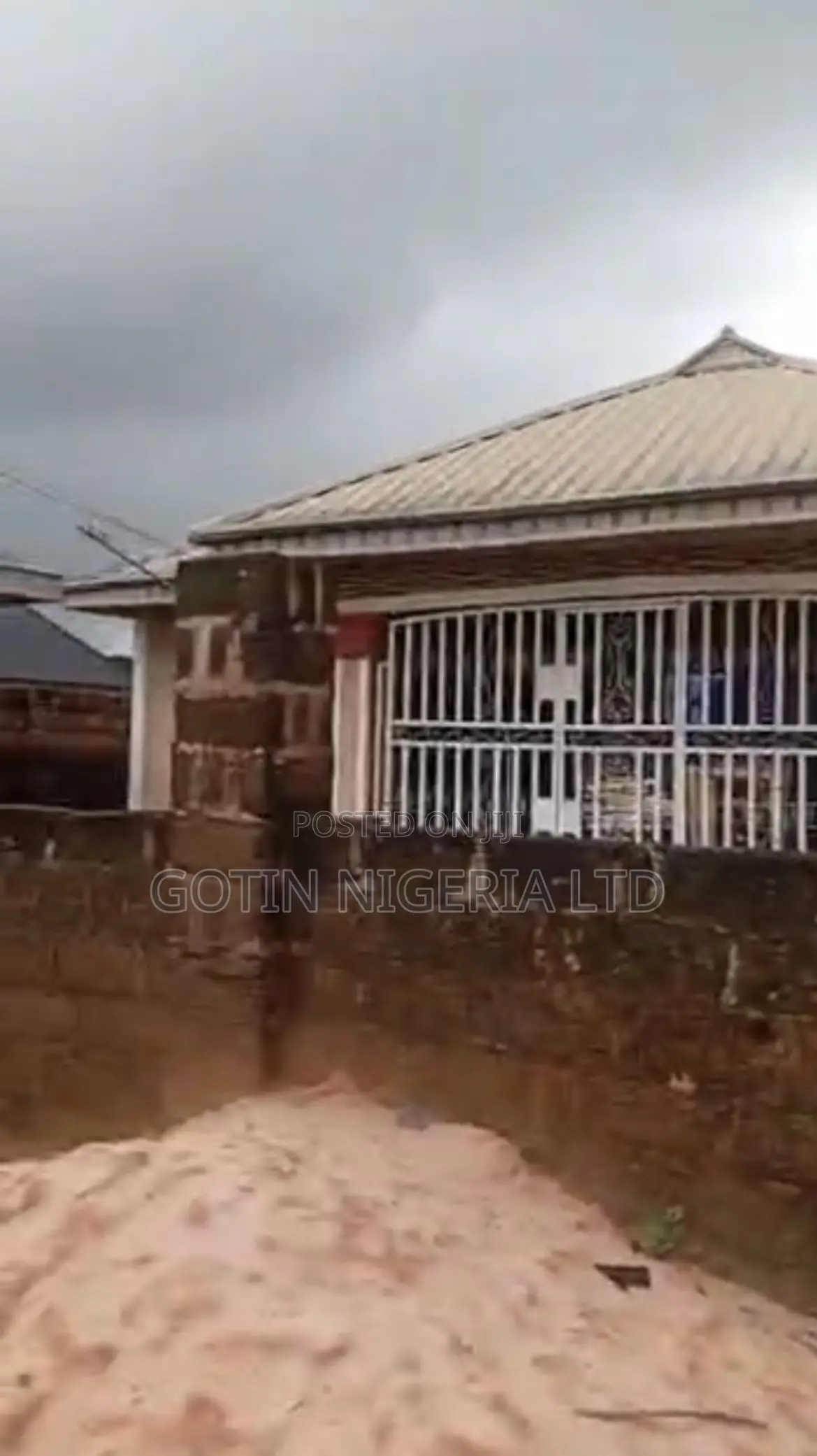 5-Bedroom Bungalow on 50×100ft at Iguomo, Before Agbor Road