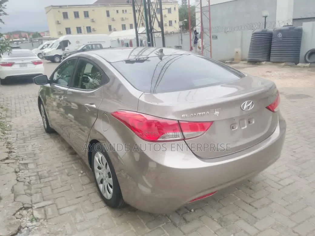 Hyundai Elantra 2013 Brown