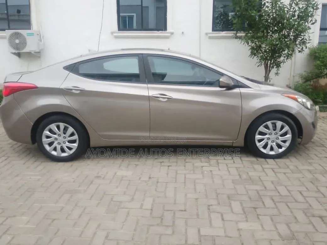 Hyundai Elantra 2013 Brown
