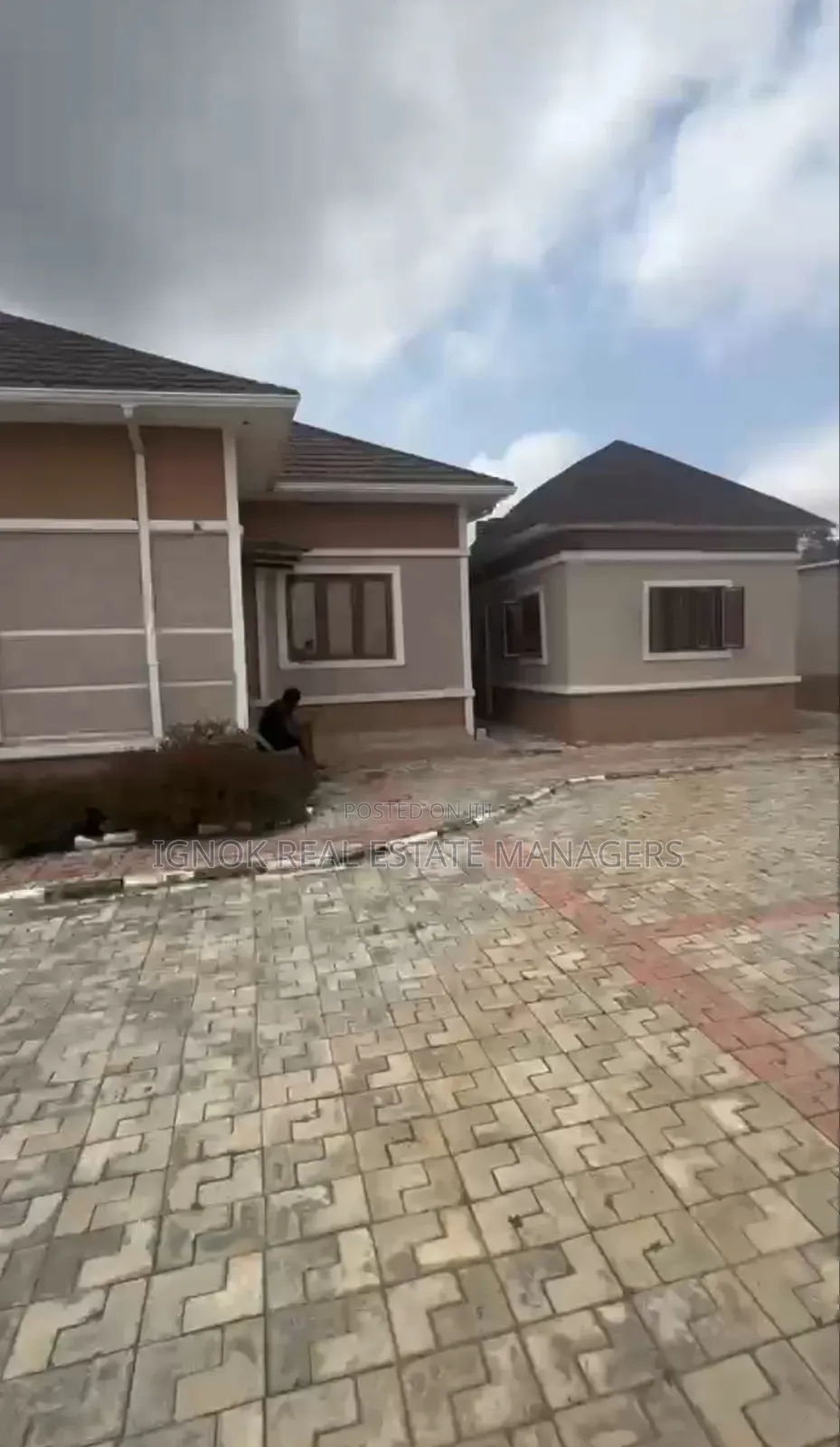 3bdrm Bungalow in Apo Primary School, Zone B for sale