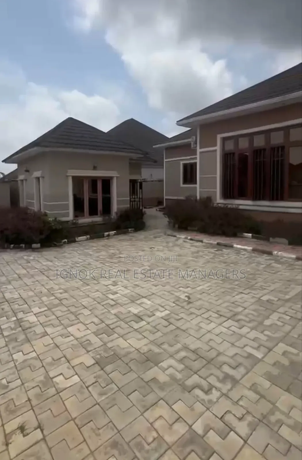 3bdrm Bungalow in Apo Primary School, Zone B for sale