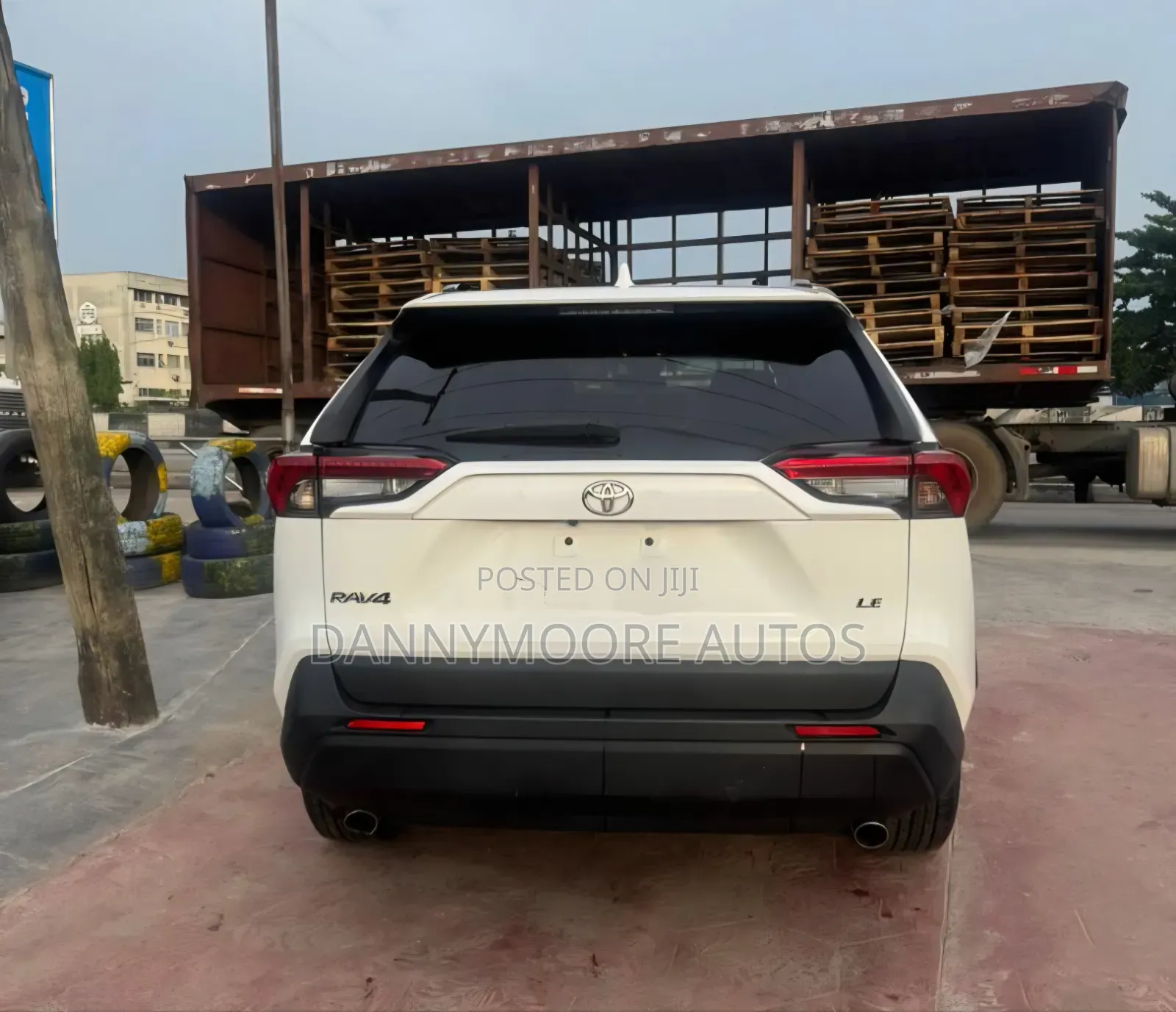 Toyota RAV4 LE AWD 2019 White