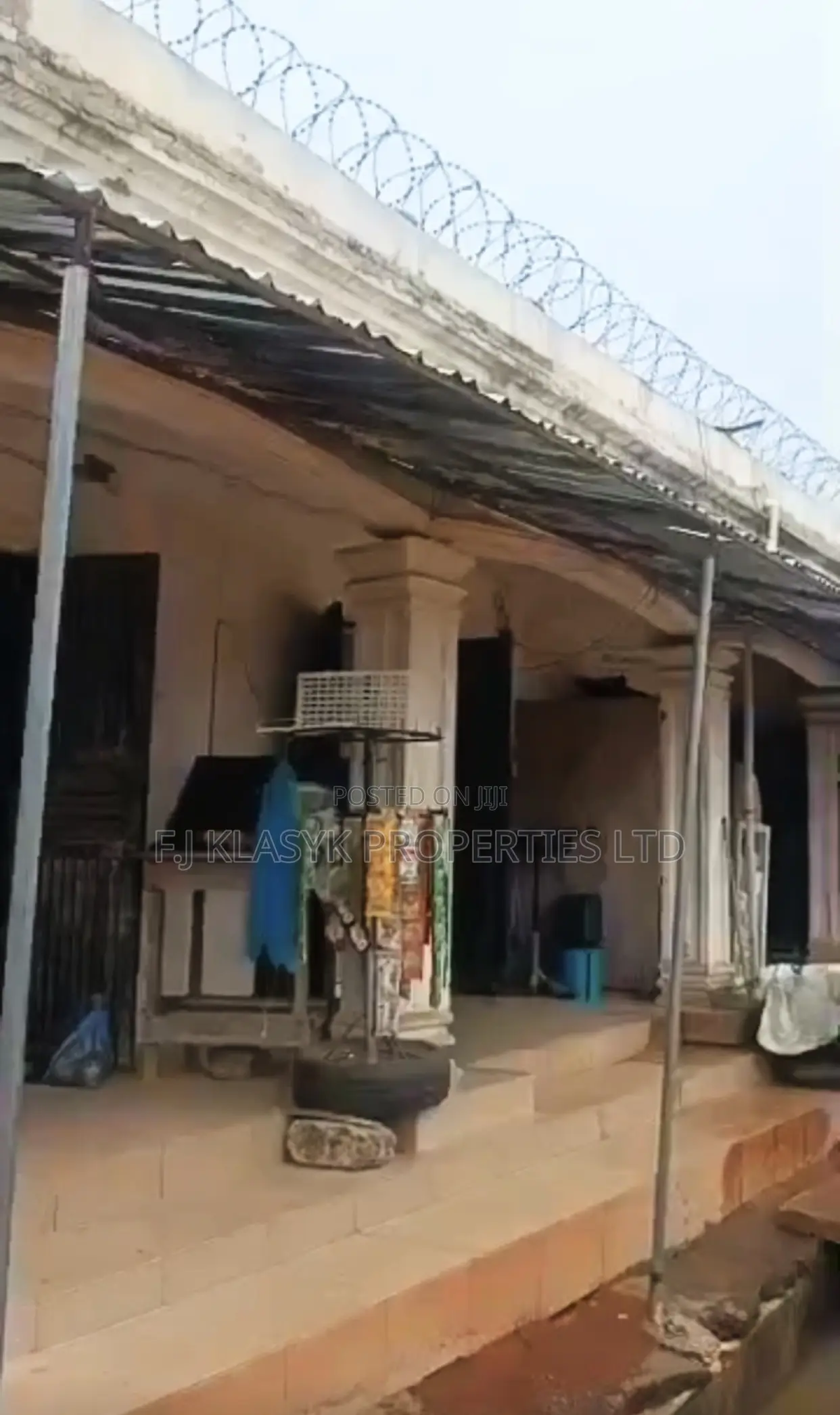 9bdrm Block of Flats in Benin City for sale
