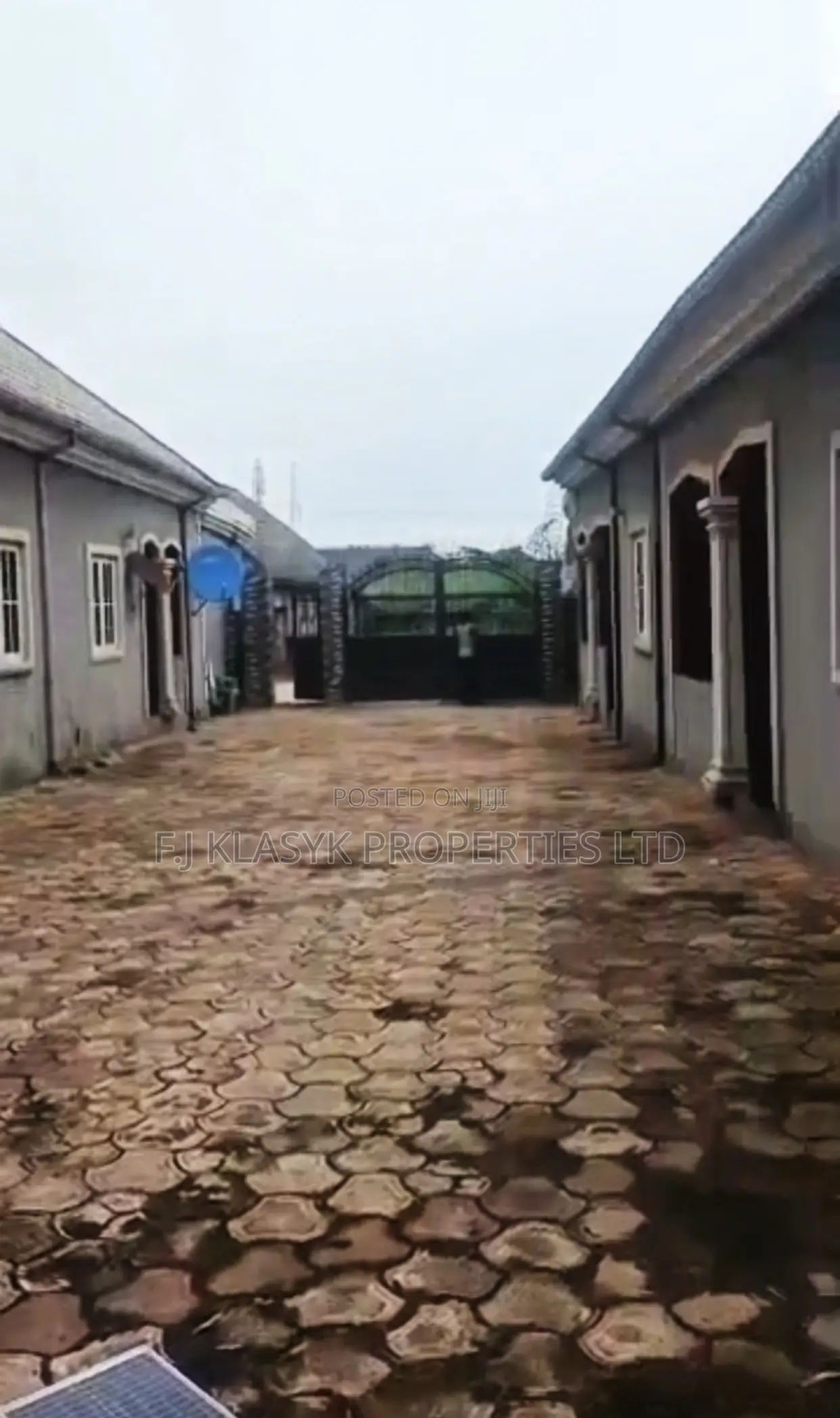 9bdrm Block of Flats in Benin City for sale