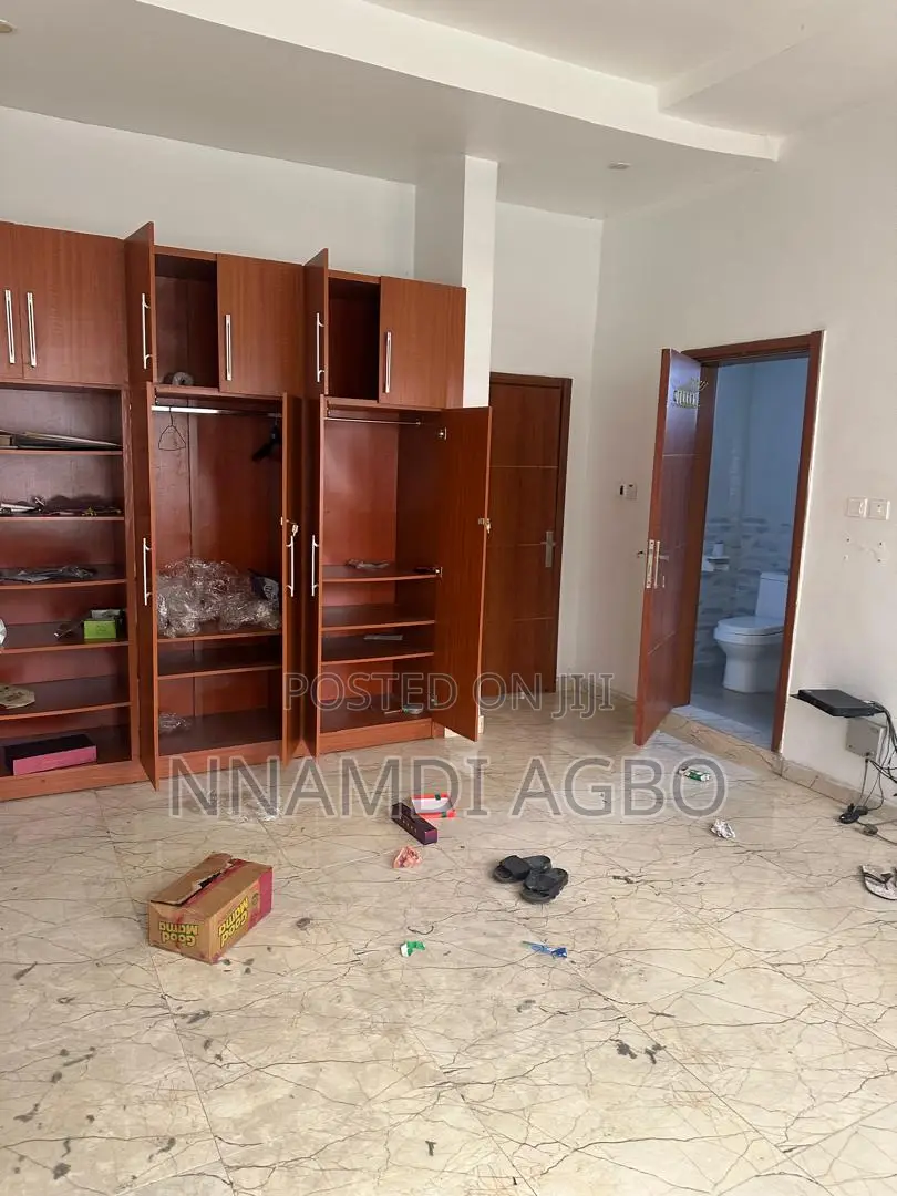 3bdrm Duplex in Chevron for rent