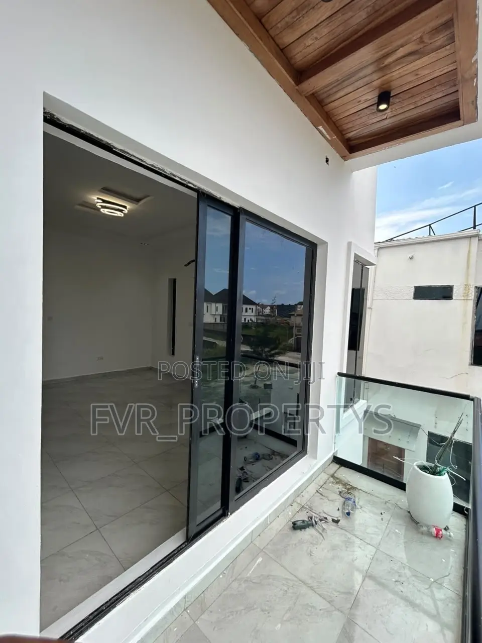 Studio Apartment in Ikota Villa for rent