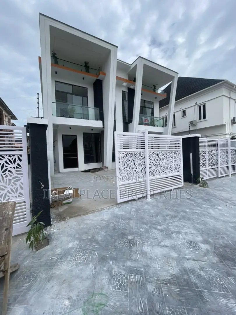 4bdrm Duplex in Ikota for sale