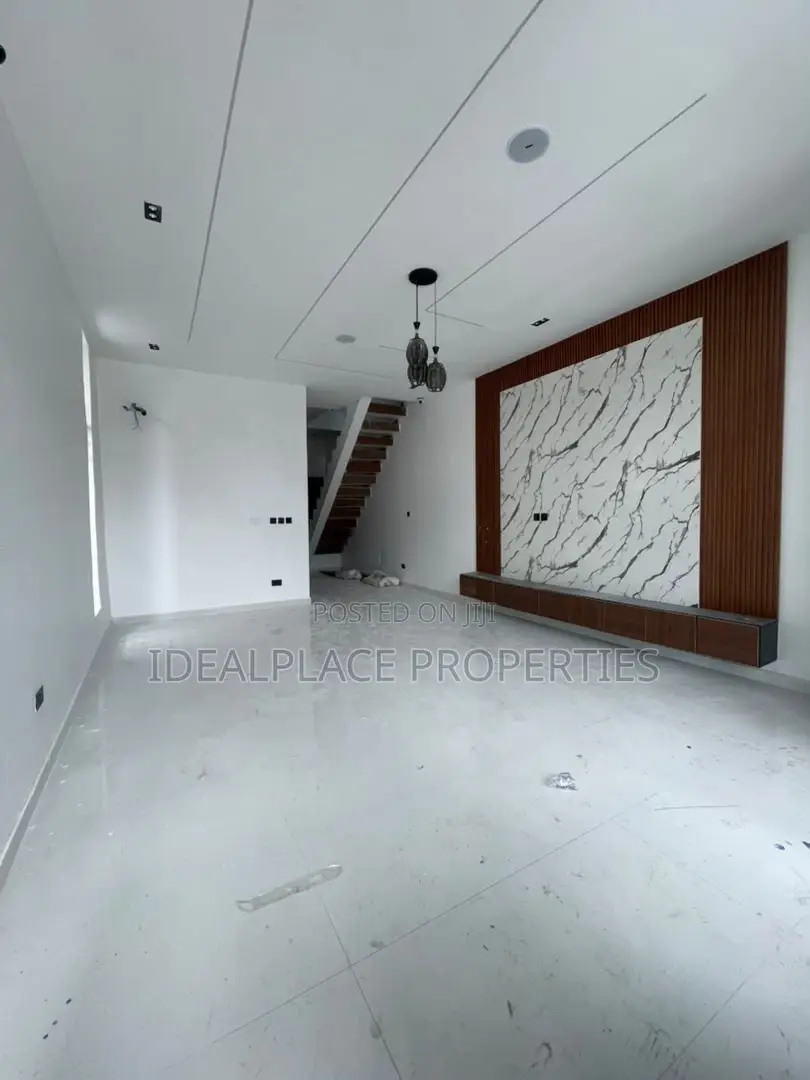 4bdrm Duplex in Ikota for sale