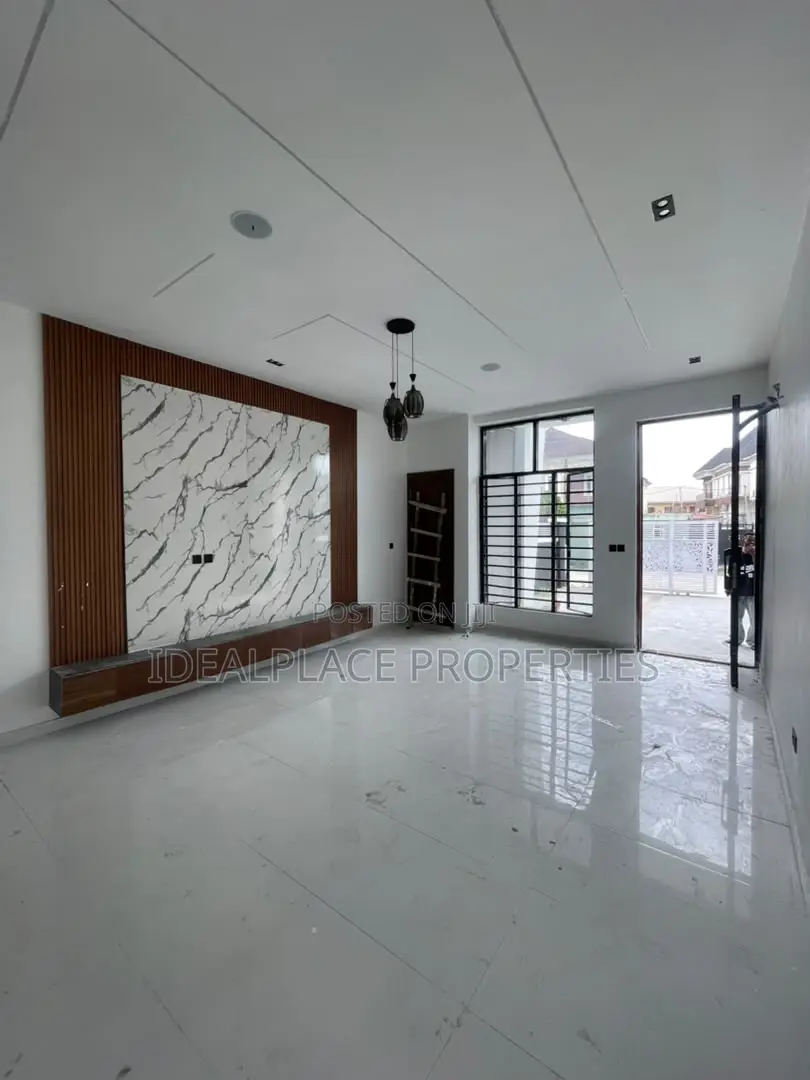 4bdrm Duplex in Ikota for sale