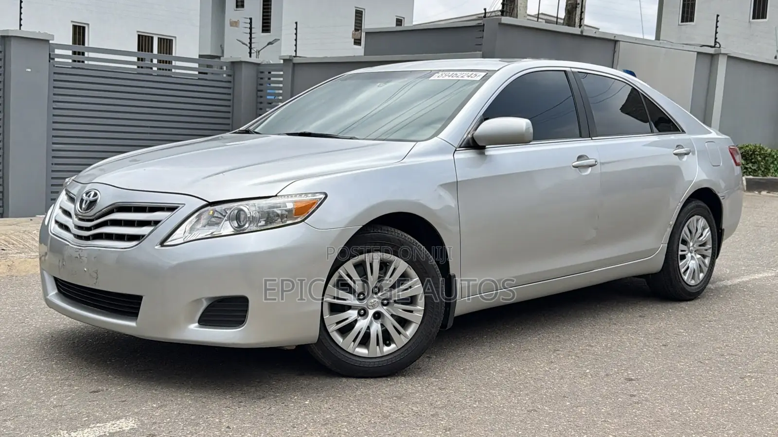 Toyota Camry LE 4dr Sedan (2.5L 4cyl 6A) 2011 Silver
