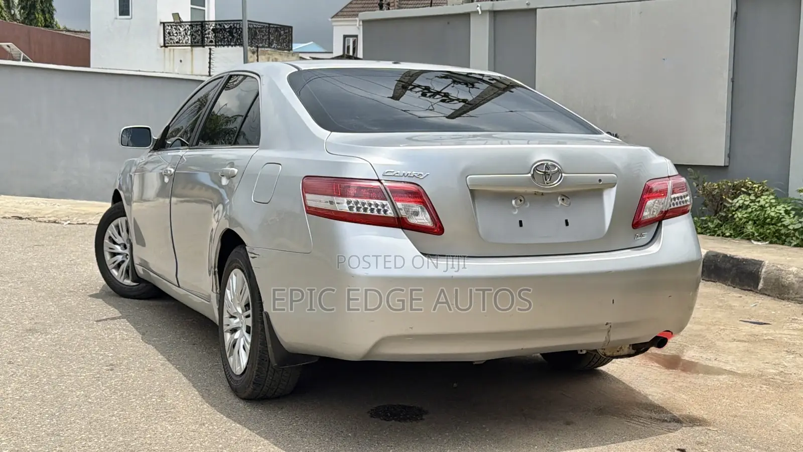 Toyota Camry LE 4dr Sedan (2.5L 4cyl 6A) 2011 Silver