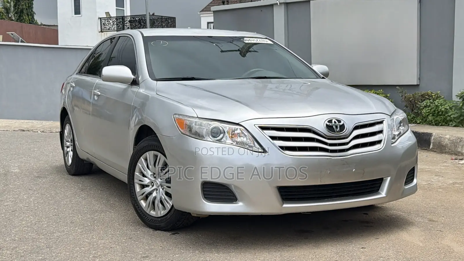 Toyota Camry LE 4dr Sedan (2.5L 4cyl 6A) 2011 Silver