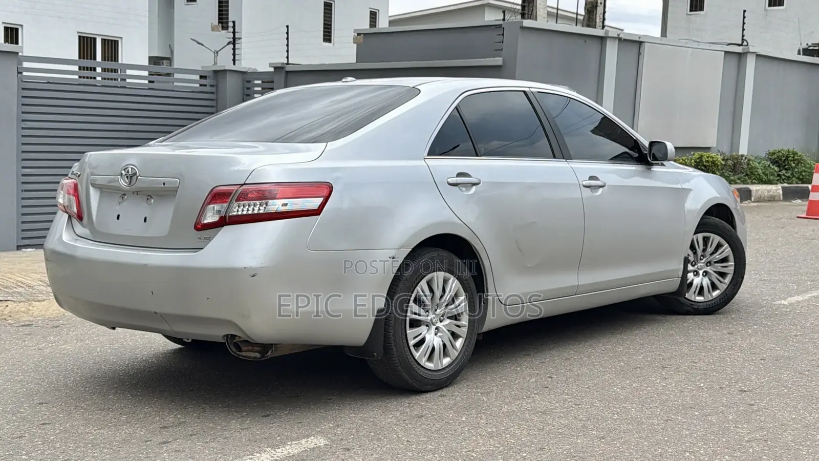 Toyota Camry LE 4dr Sedan (2.5L 4cyl 6A) 2011 Silver