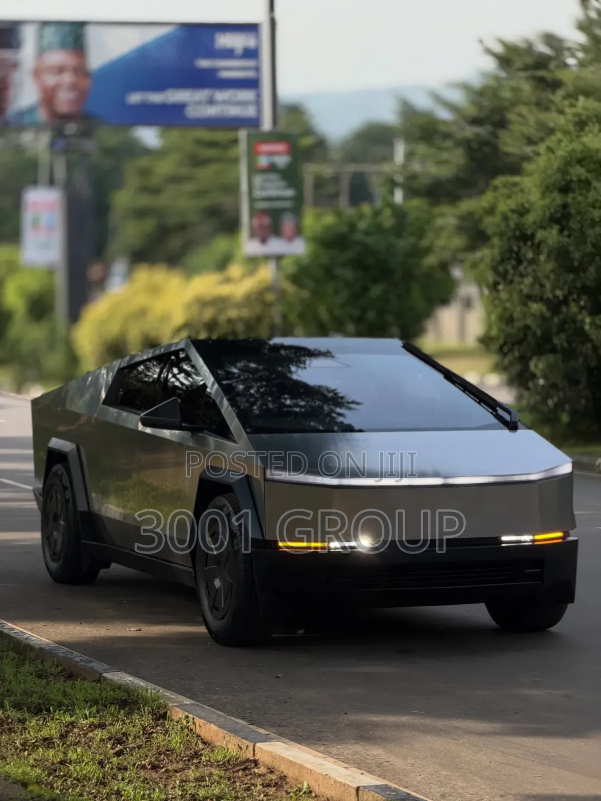 Tesla Cybertruck Cyberbeast 2025 Gold