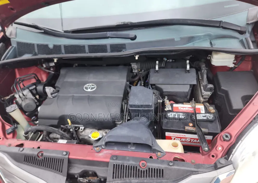 Toyota Sienna 2014 Red