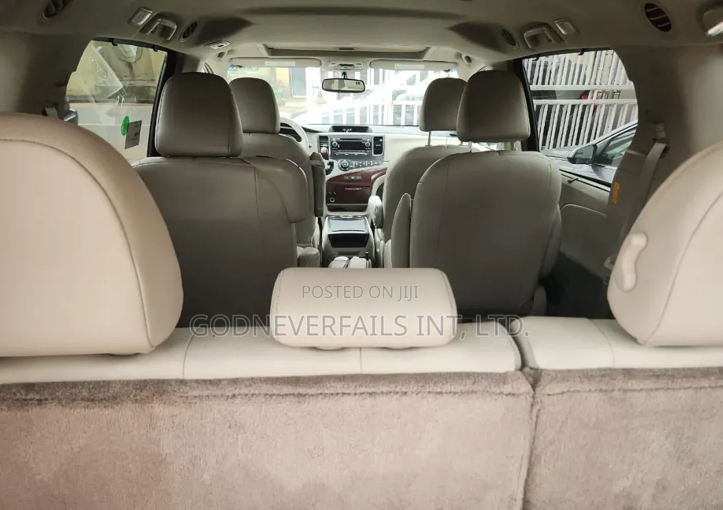 Toyota Sienna 2014 Red