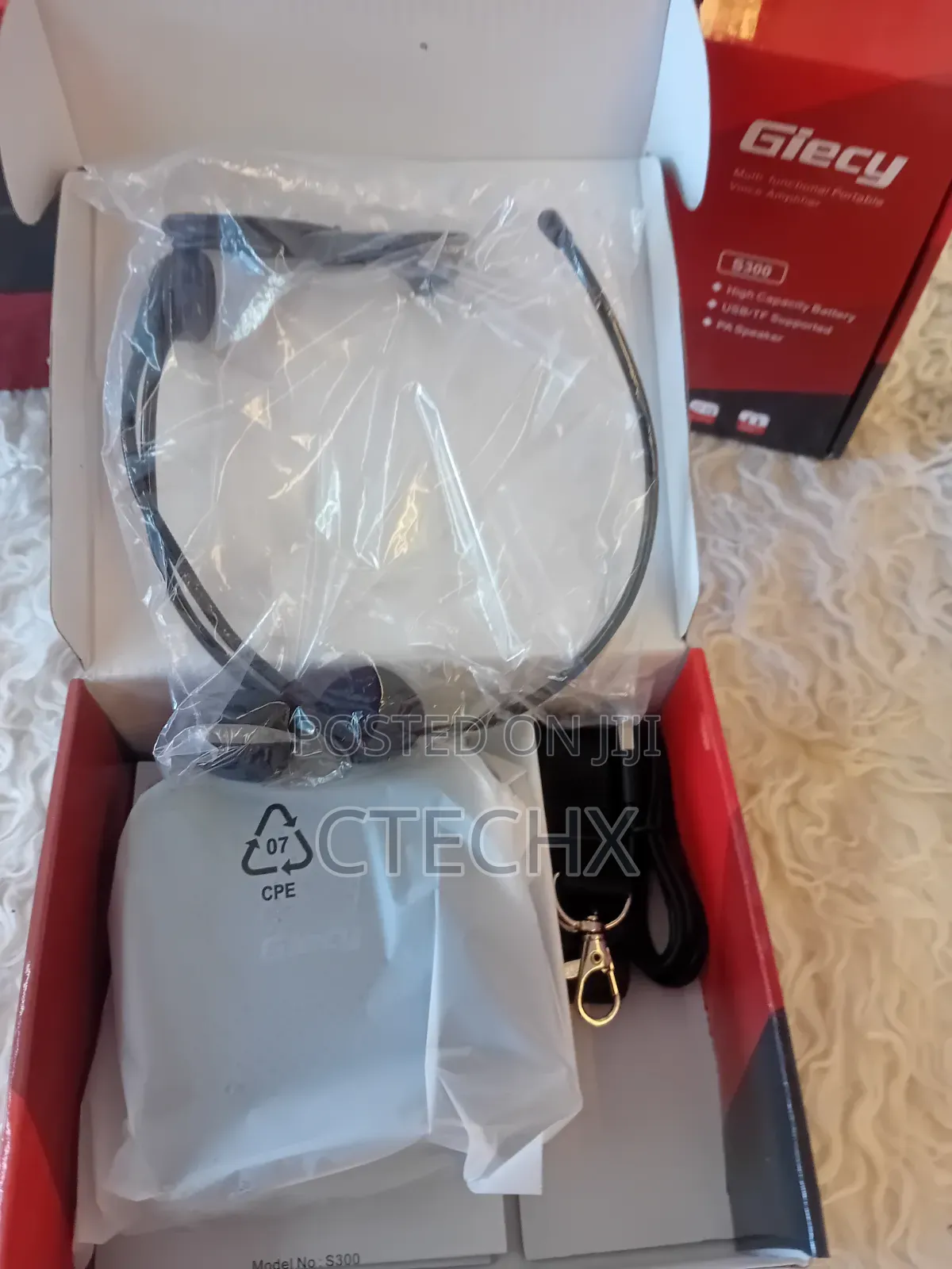 Portable PA Amplifier 15W Rechargeable 2600maH Handsfree Microphone