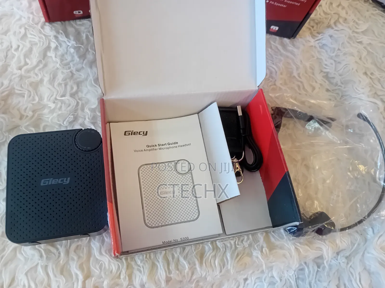 Portable PA Amplifier 15W Rechargeable 2600maH Handsfree Microphone