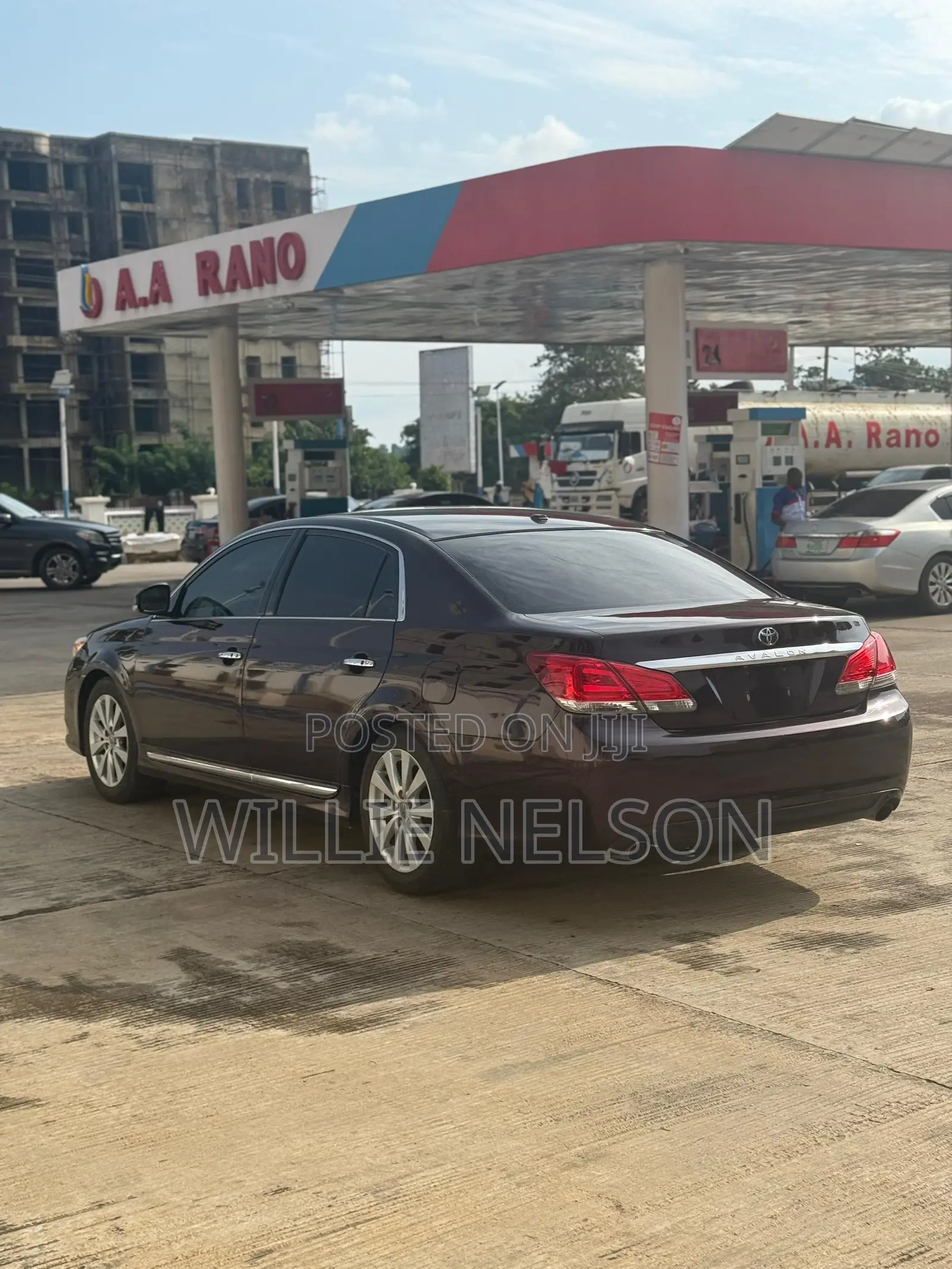 Toyota Avalon Limited Sedan FWD (3.5L 6cyl 6A) 2011