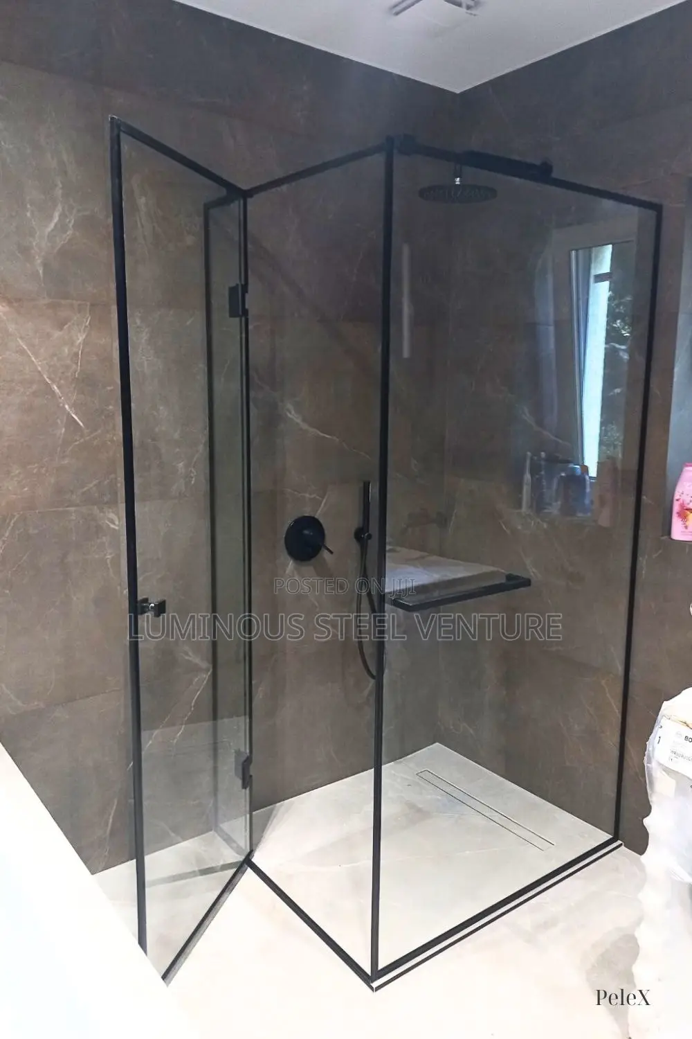 Shower Cubicle Glass Tampering Luxurious Shower With a 10mm Thick CNG