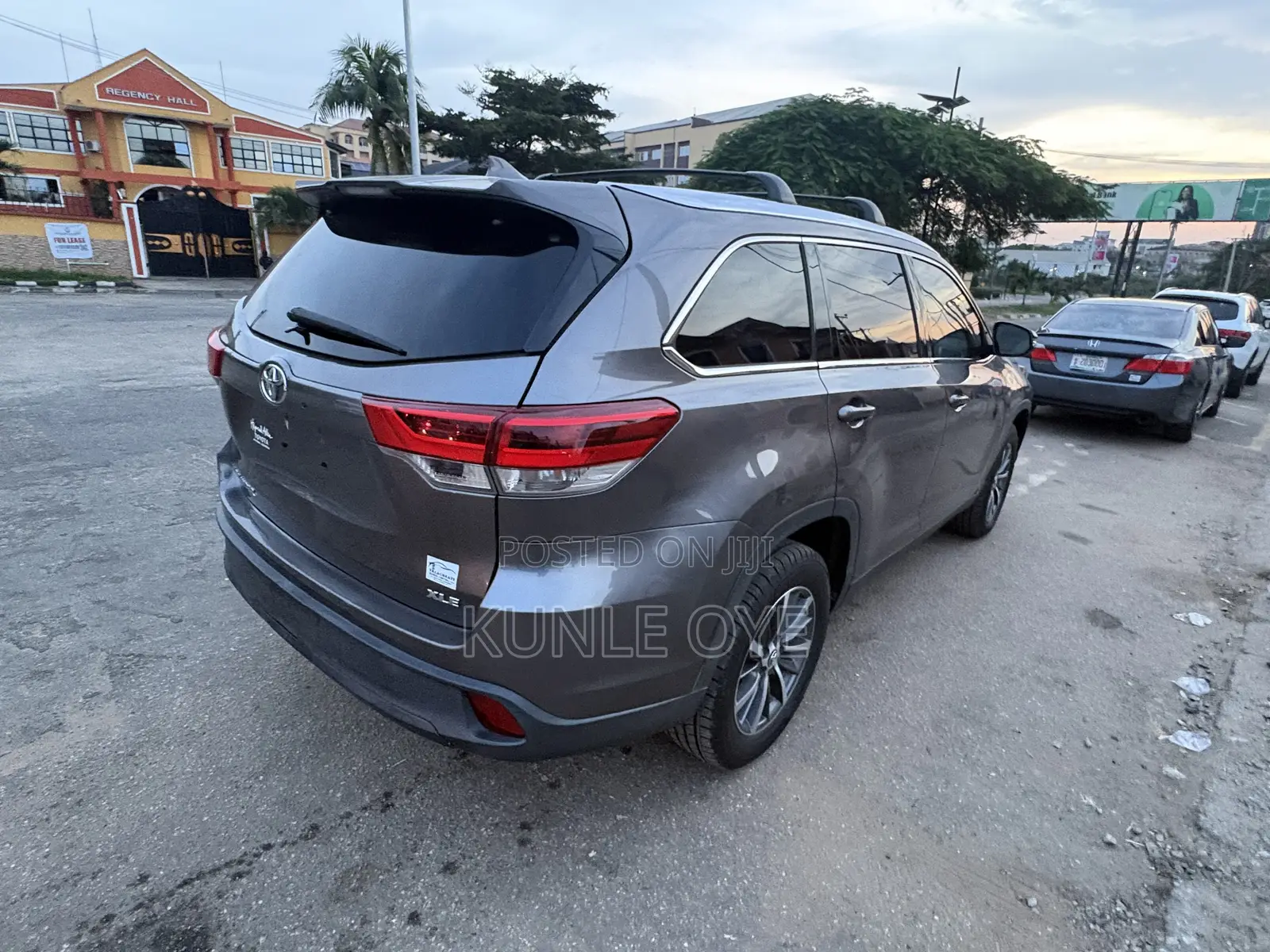 Toyota Highlander XLE 2019 Gray