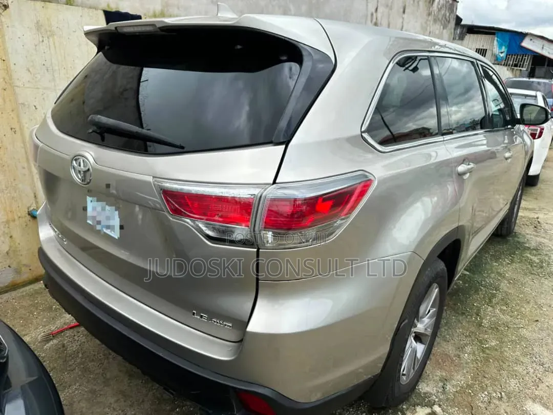 Toyota Highlander 2015 Gold