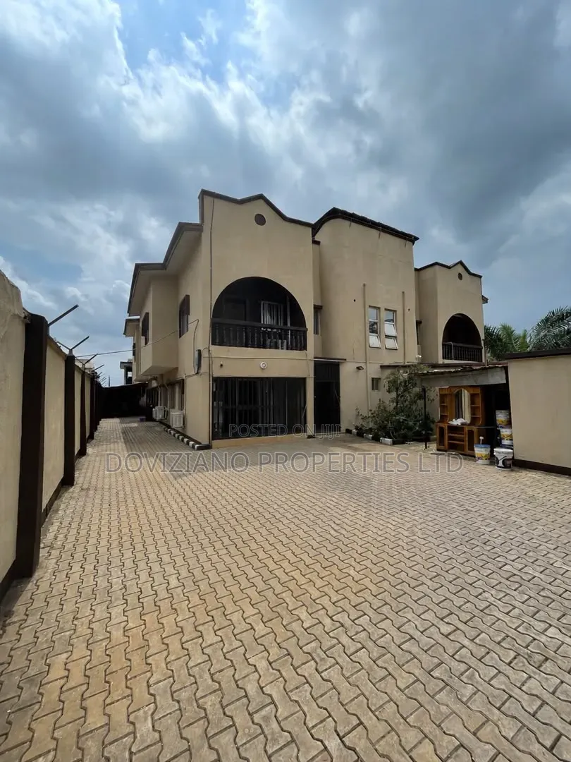 5bdrm Duplex in Ogudu GRA for rent