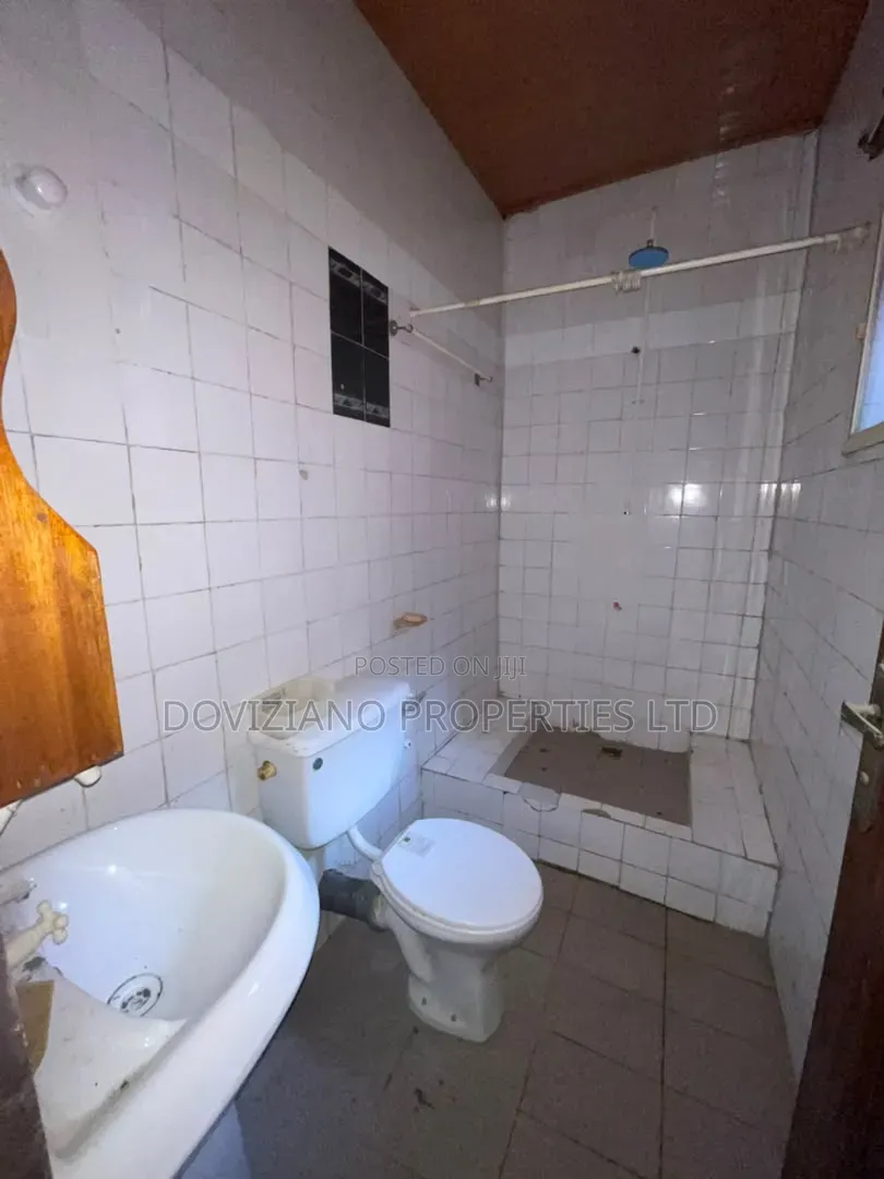 5bdrm Duplex in Ogudu GRA for rent