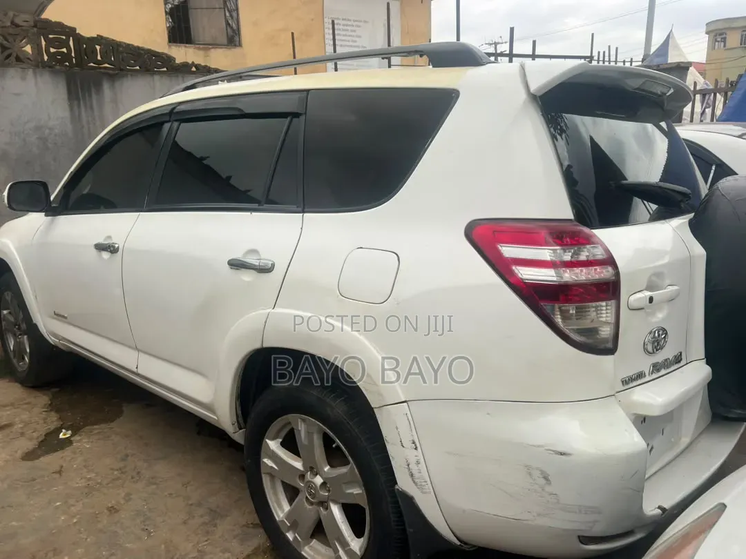Toyota RAV4 V6 2007 White